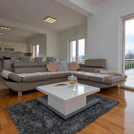 Holiday home Lovely In Prolozac Donji