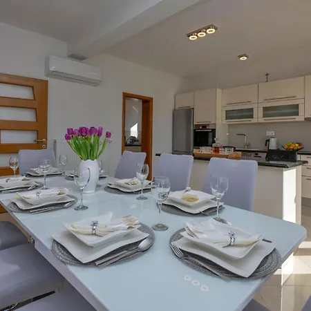 Holiday home Lovely In Prolozac Donji *